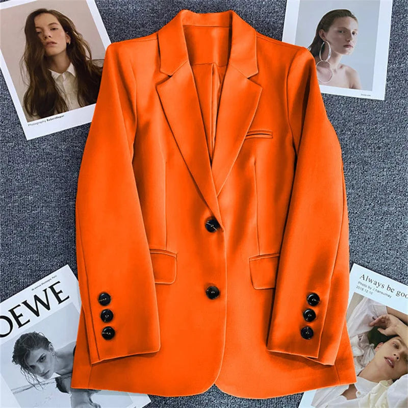 Blazer feminina elegante com botões moda social para ocasiões de trabalho, escritório, casamento, etc.