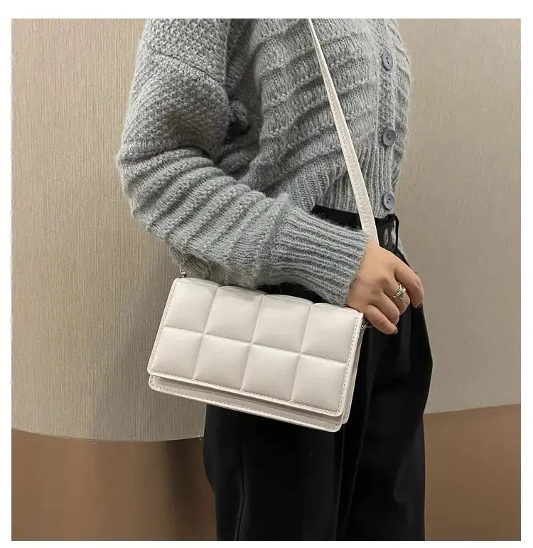 Bolsa feminina pequena elegante transversal