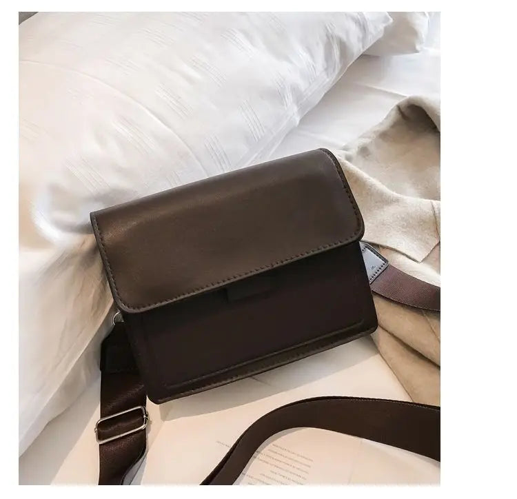 Bolsa transversal feminino ótima para viagem passeio reuniões com alça bolsa pequena.