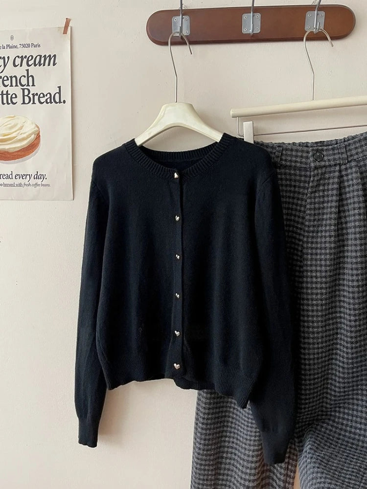 Cardigan feminino com fivela dourada, manga longa, casual, fino, de malha elegante.