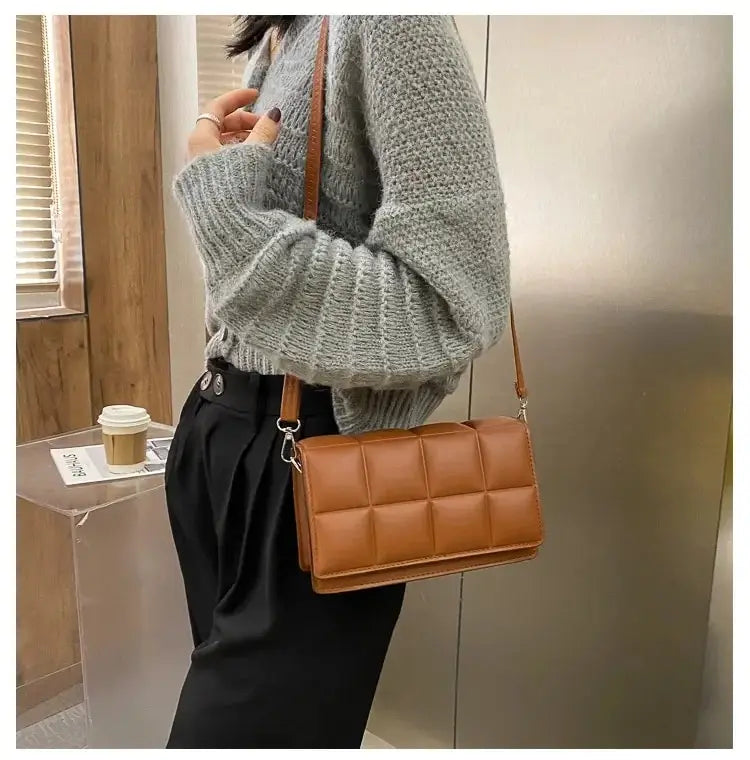 Bolsa feminina pequena elegante transversal