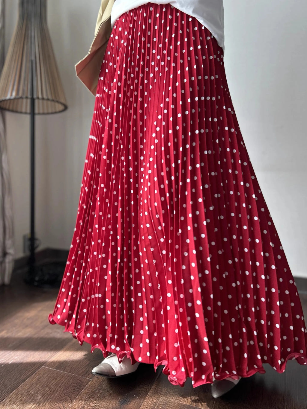 Saia longa com cintura alta poá elegante