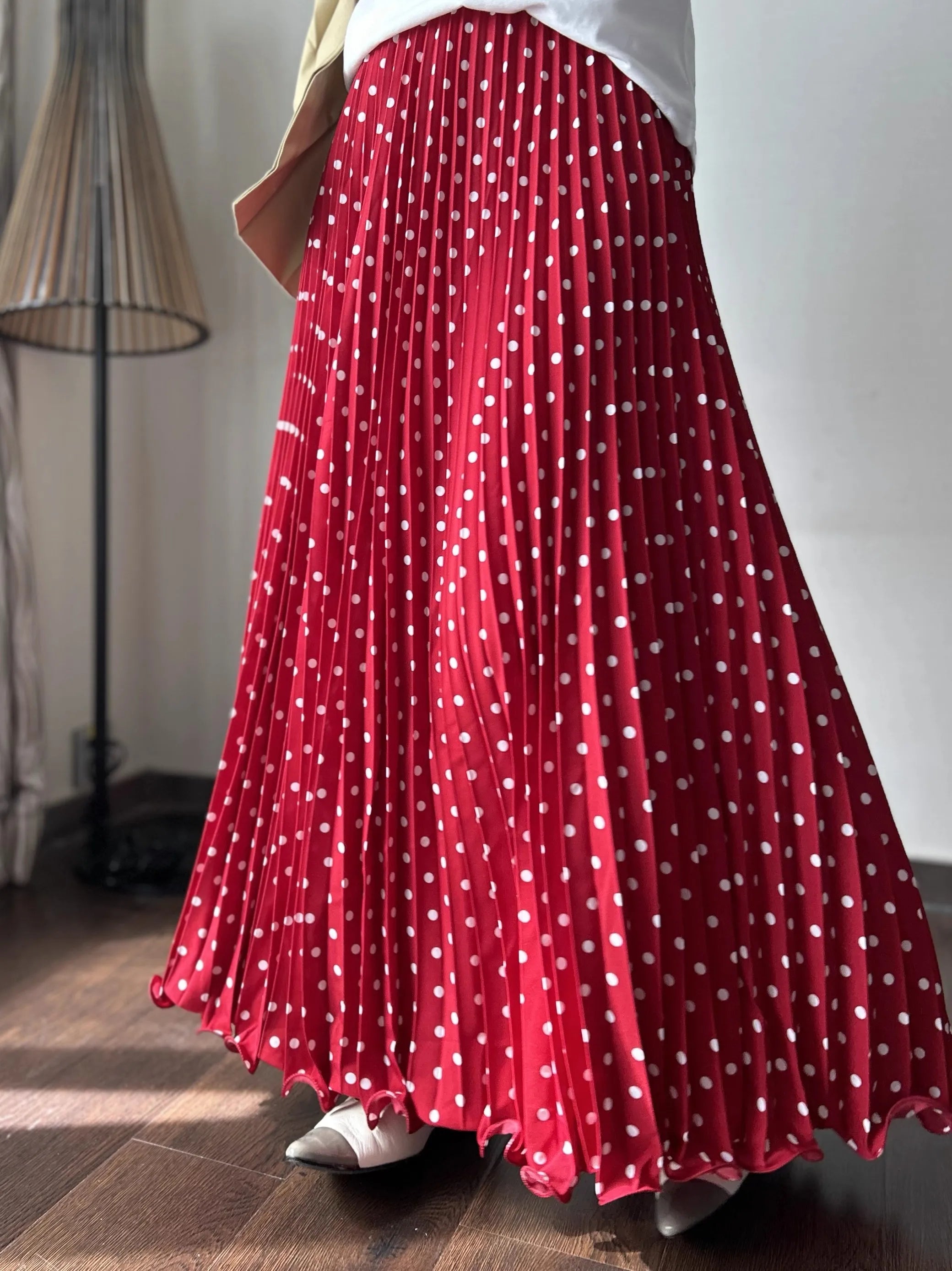 Saia longa com cintura alta poá elegante