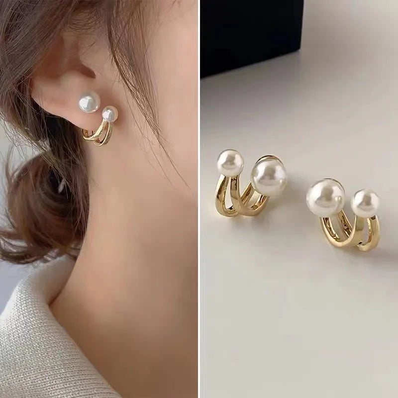 Brincos de pérolas com design irregular moda para mulheres, brincos de metal geométricos dourados.