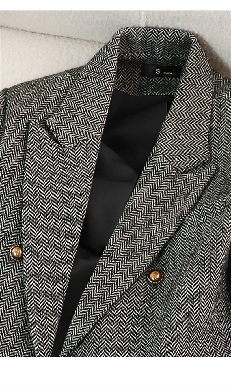 Blazer feminino de alta qualidade  com design moderno e elegante para mulheres que gostam de se vestir bem!