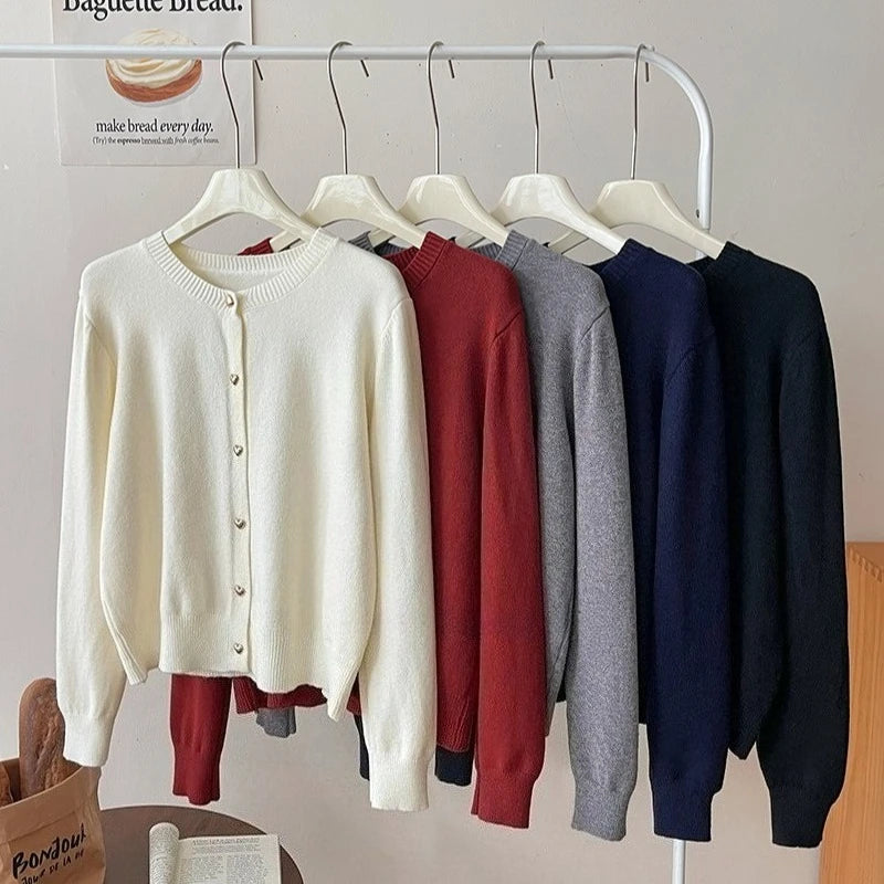 Cardigan feminino com fivela dourada, manga longa, casual, fino, de malha elegante.
