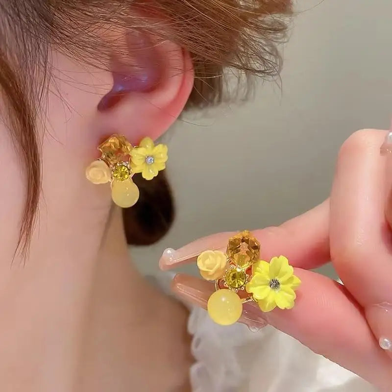Brincos de flores verdes para moda feminina com folhas de zircônia de luxo.