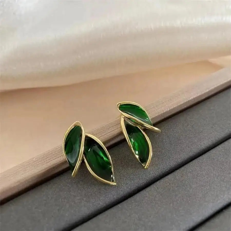 Brincos de flores verdes para moda feminina com folhas de zircônia de luxo.