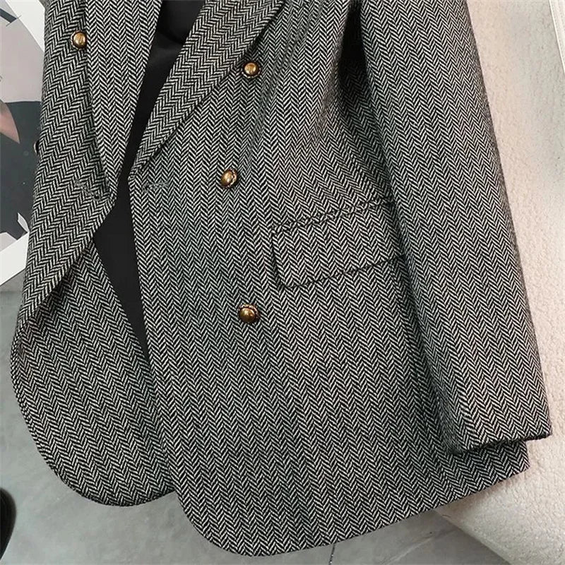 Blazer feminino de alta qualidade  com design moderno e elegante para mulheres que gostam de se vestir bem!