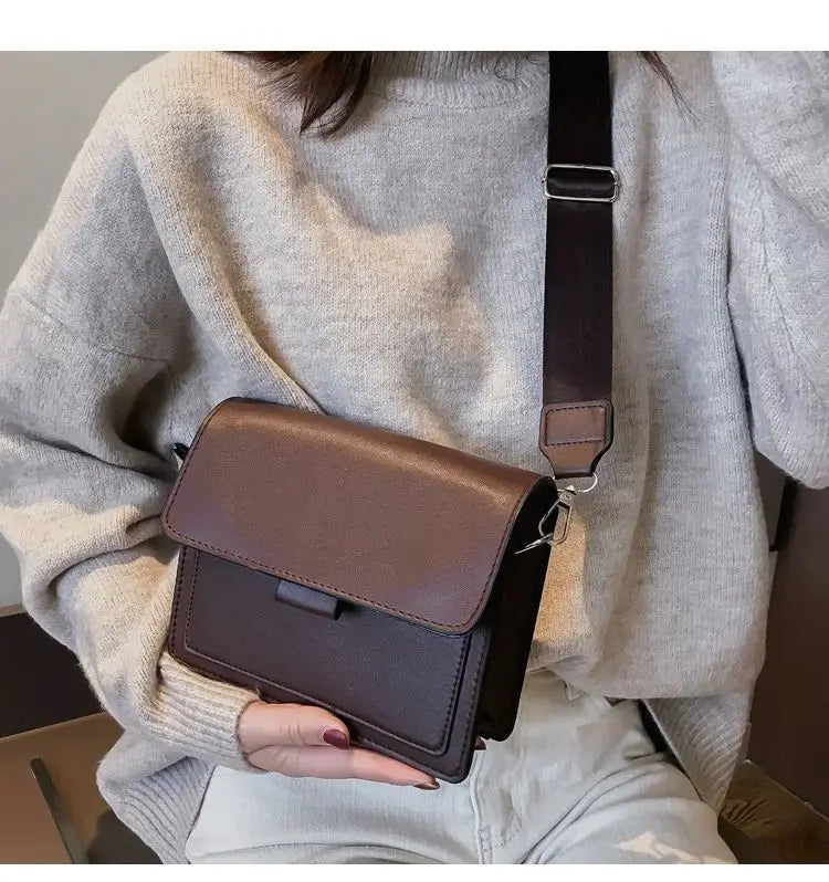 Bolsa transversal feminino ótima para viagem passeio reuniões com alça bolsa pequena.