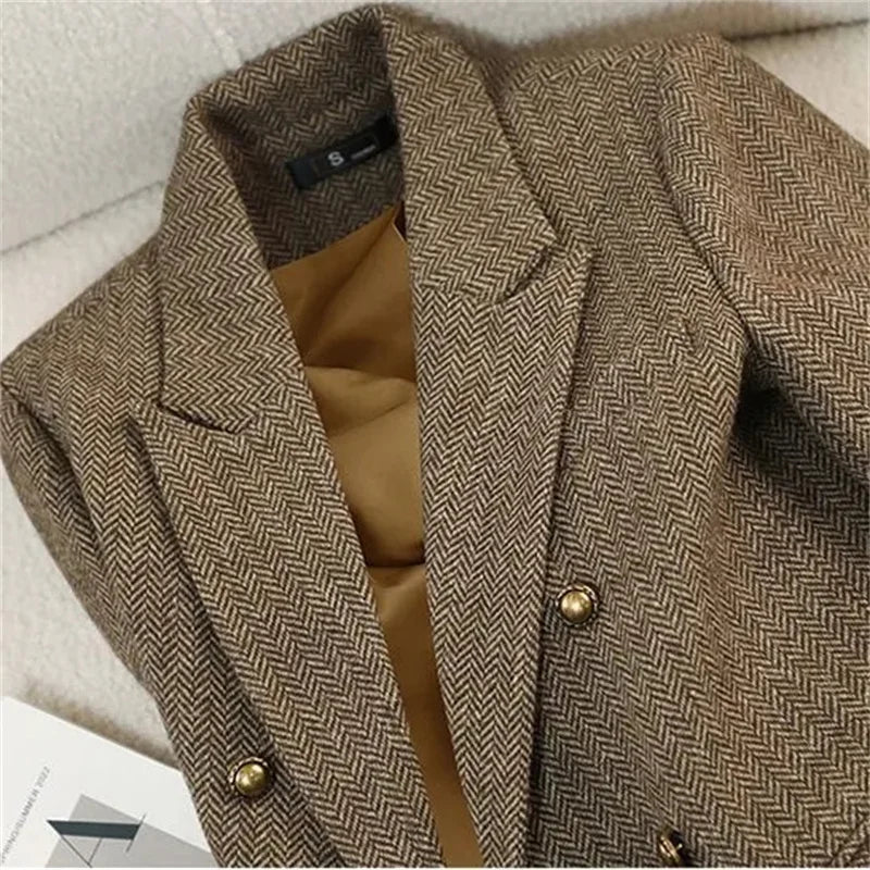 Blazer feminino de alta qualidade  com design moderno e elegante para mulheres que gostam de se vestir bem!