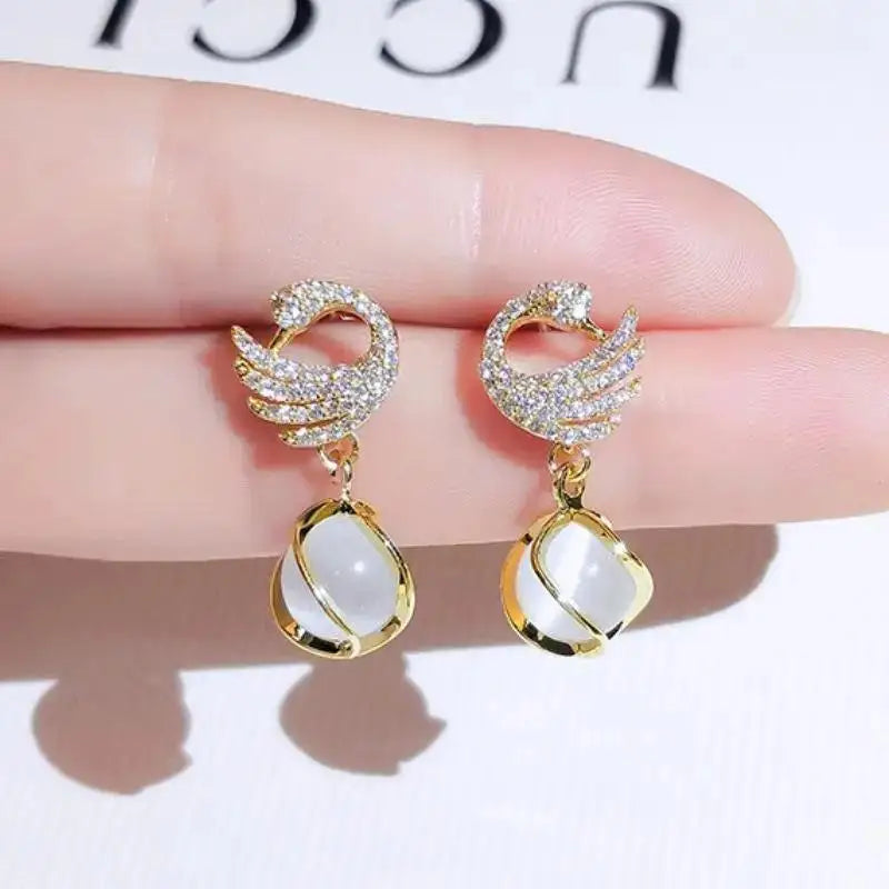 Brincos de cisne de cristal com agulha de prata , moda feminina  brincos de pérola elegantes.