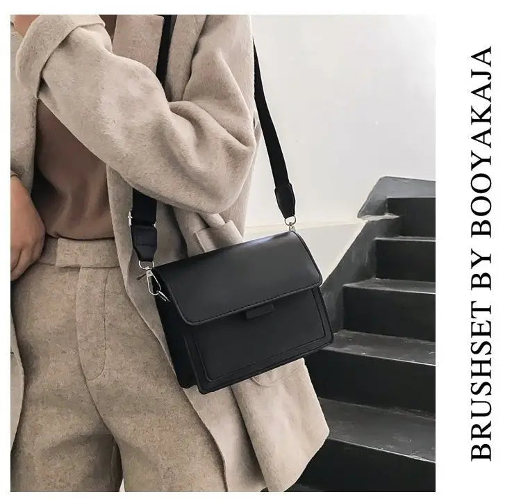 Bolsa transversal feminino ótima para viagem passeio reuniões com alça bolsa pequena.