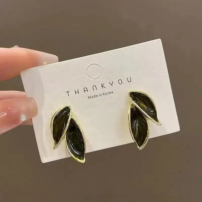 Brincos de flores verdes para moda feminina com folhas de zircônia de luxo.