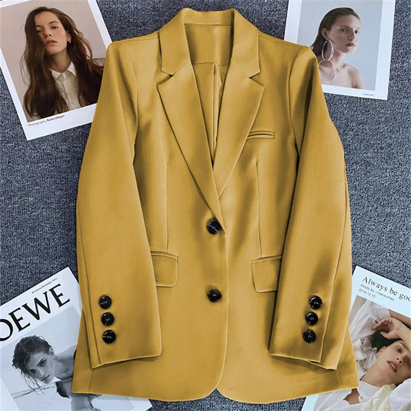 Blazer feminina elegante com botões moda social para ocasiões de trabalho, escritório, casamento, etc.