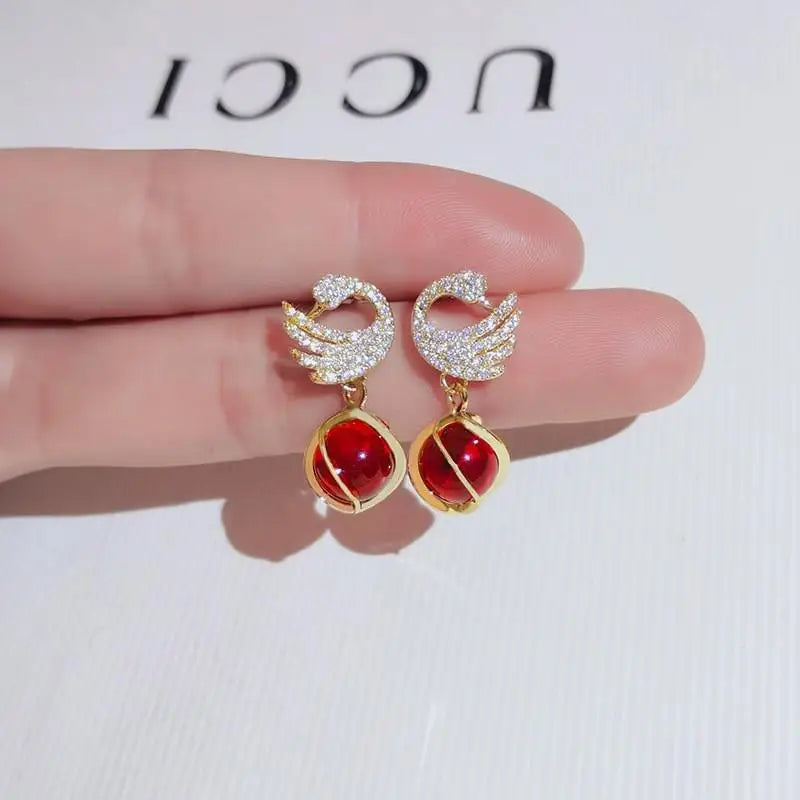 Brincos de cisne de cristal com agulha de prata , moda feminina  brincos de pérola elegantes.