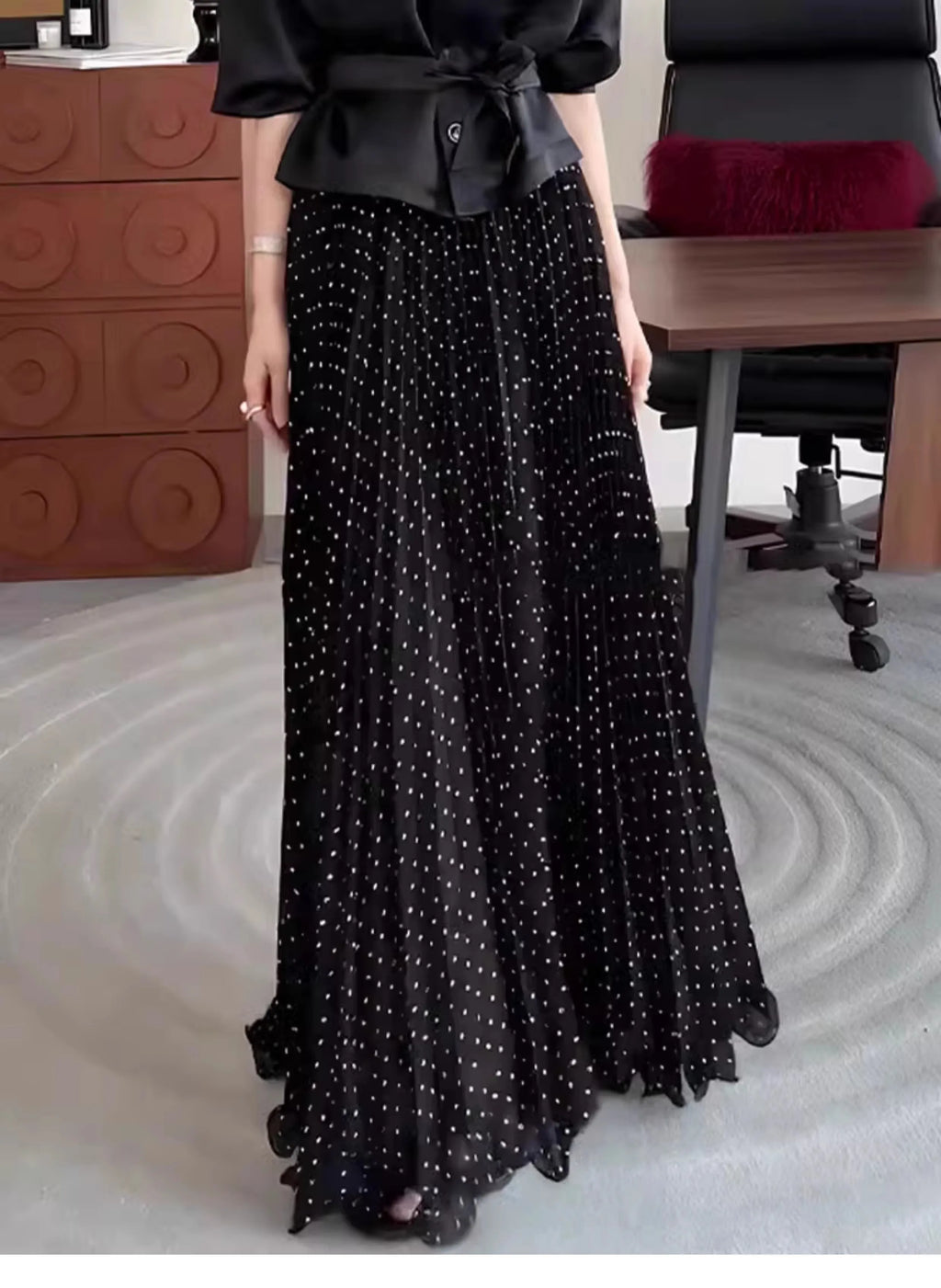 Saia longa com cintura alta poá elegante
