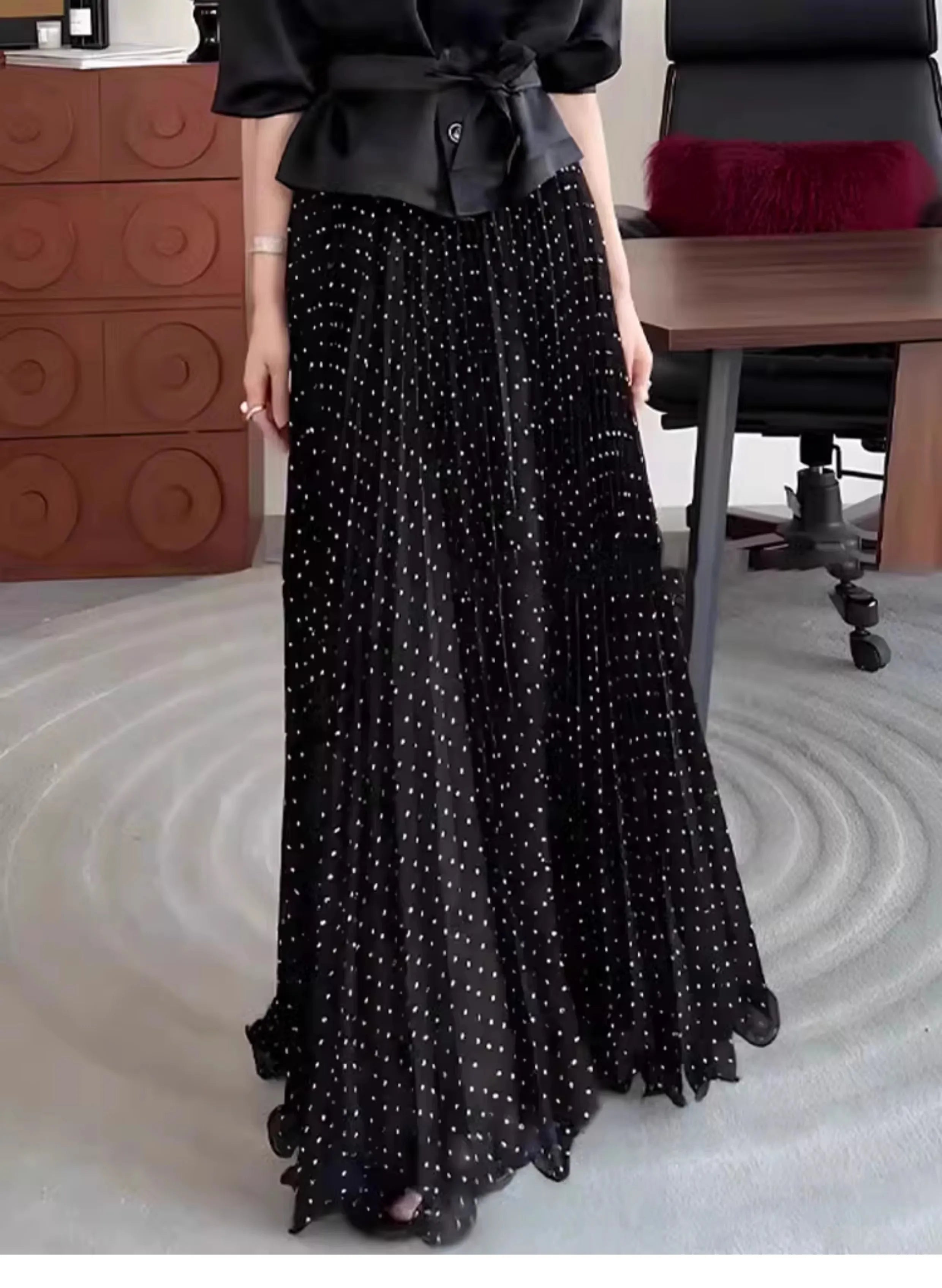 Saia longa com cintura alta poá elegante