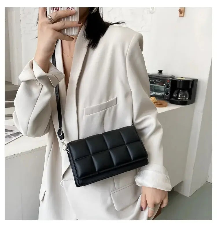 Bolsa feminina pequena elegante transversal