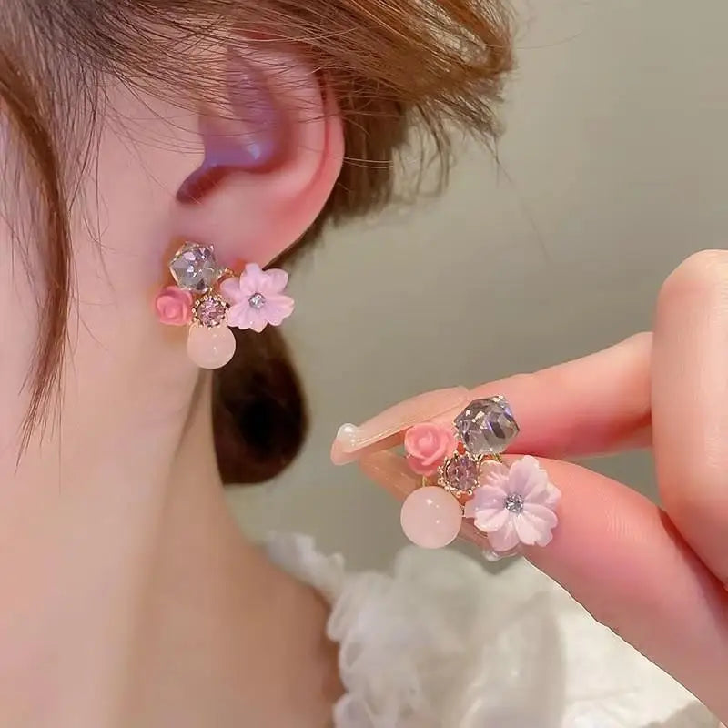 Brincos de flores verdes para moda feminina com folhas de zircônia de luxo.