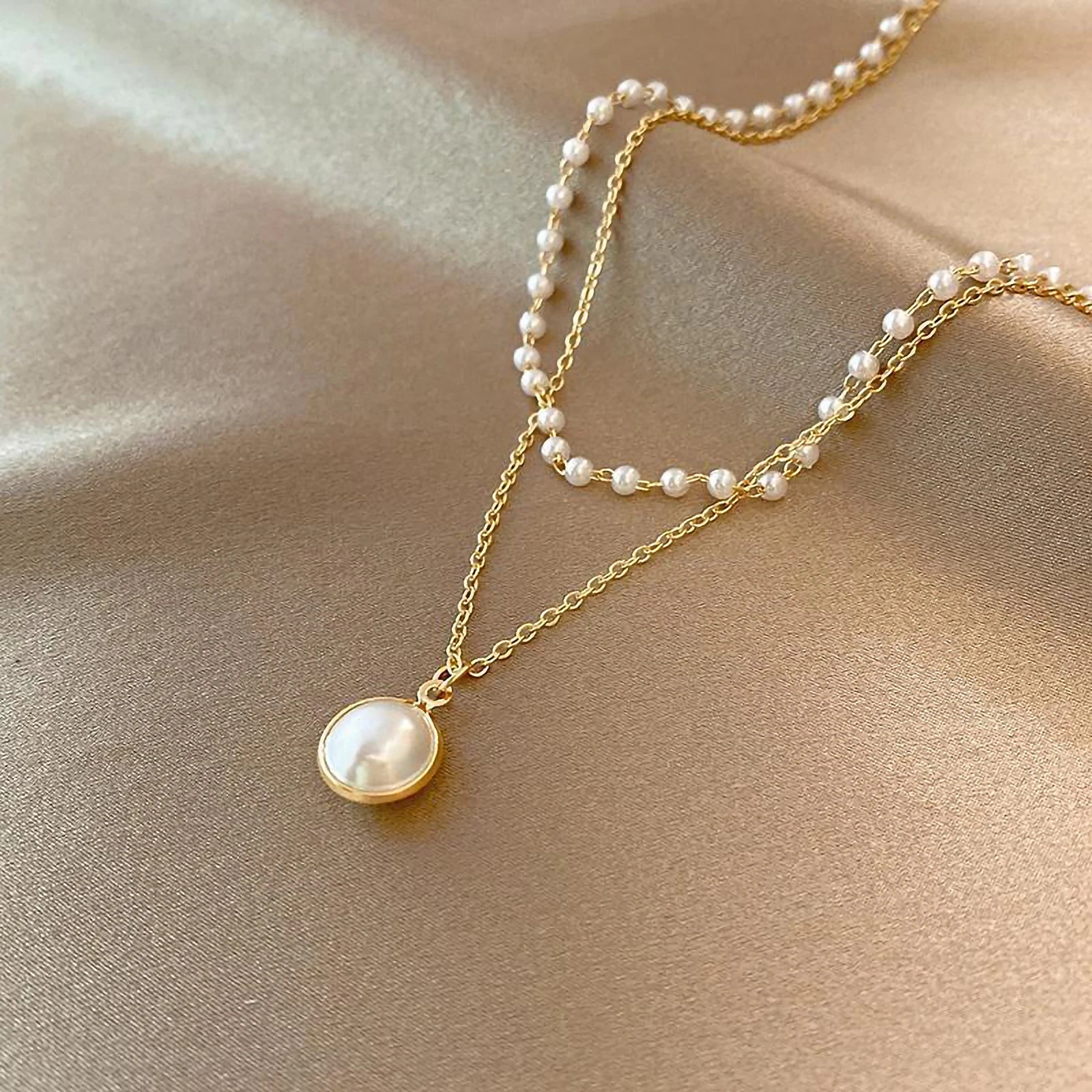 conjunto de colar feminino de ouro 18k banhado a aço titânio multicamadas de pérolas brancas pura elegância.