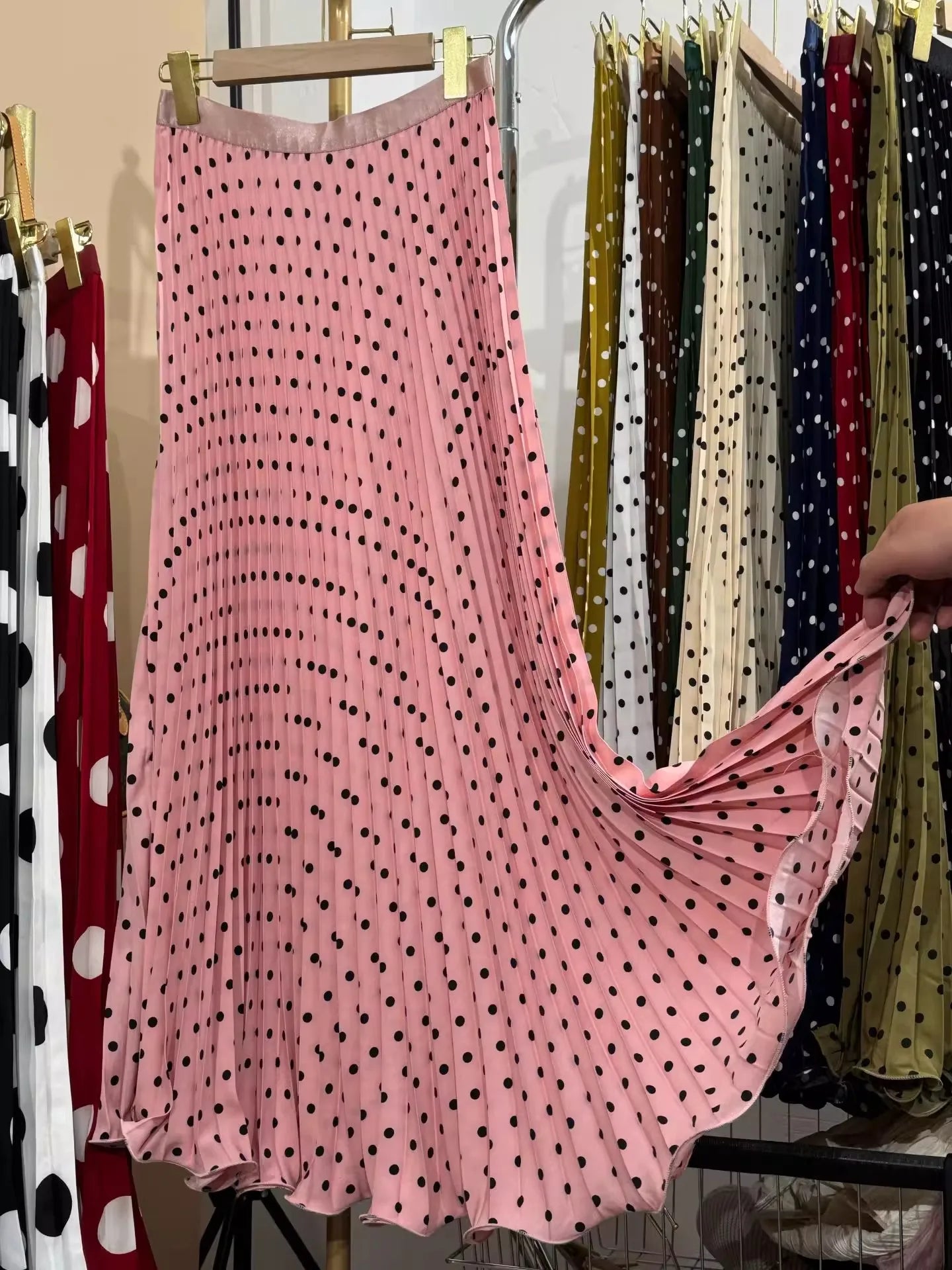 Saia longa com cintura alta poá elegante