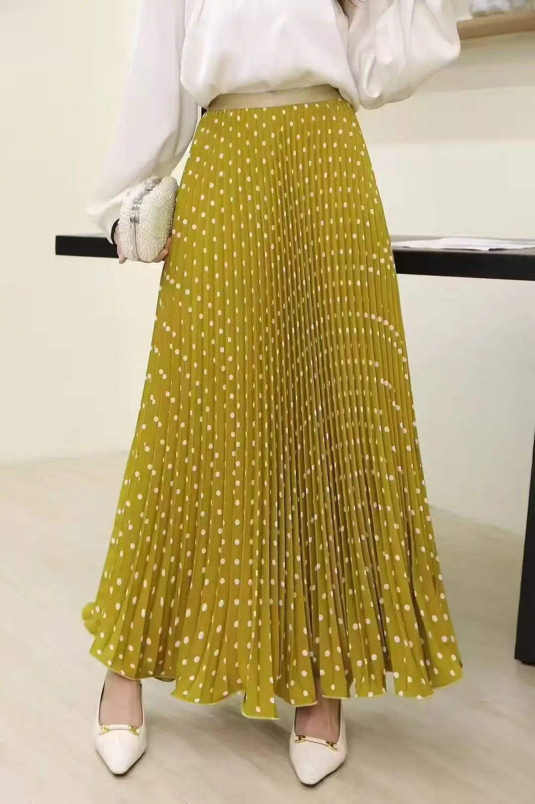 Saia longa com cintura alta poá elegante
