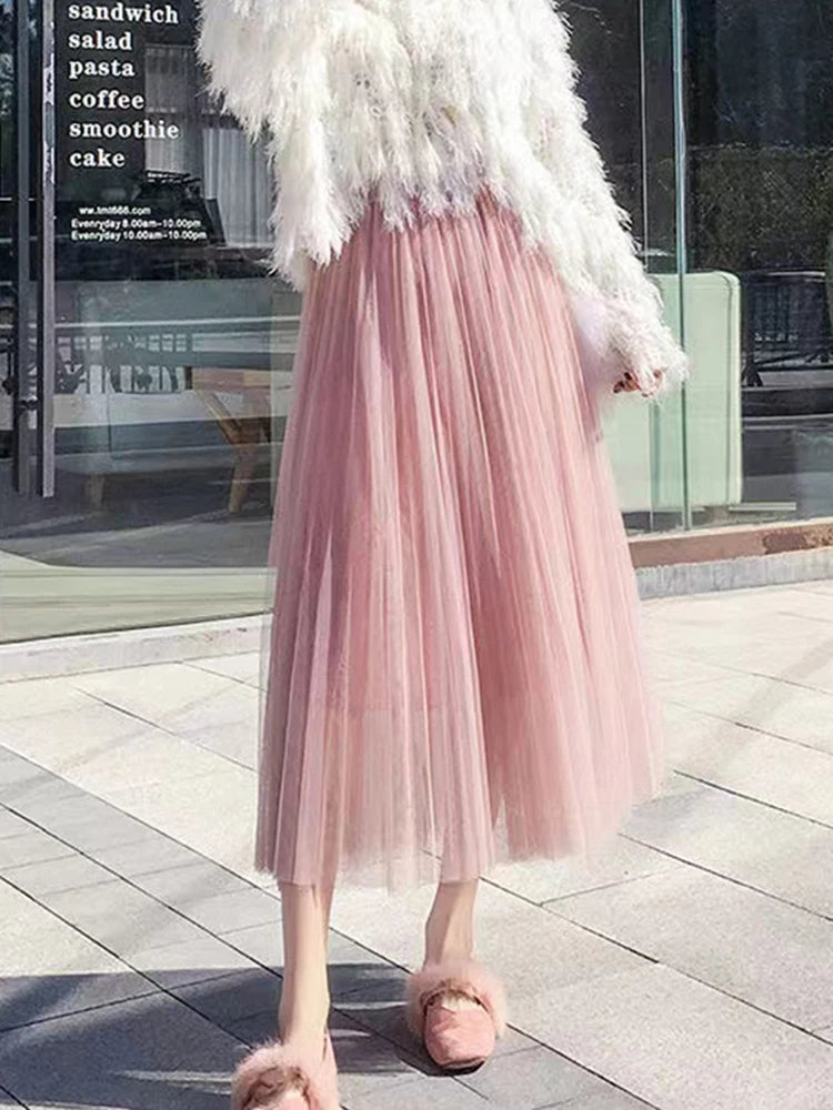 Saia de tule feminina elegante, plissada cintura alta.