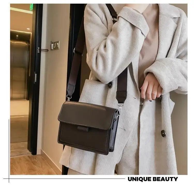 Bolsa transversal feminino ótima para viagem passeio reuniões com alça bolsa pequena.
