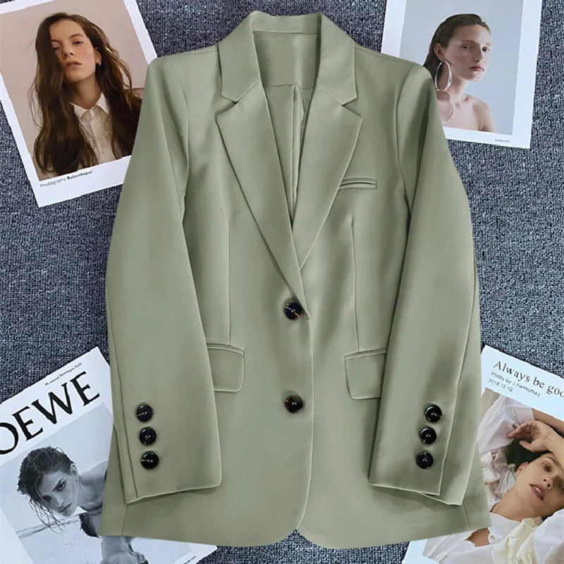 Blazer feminina elegante com botões moda social para ocasiões de trabalho, escritório, casamento, etc.