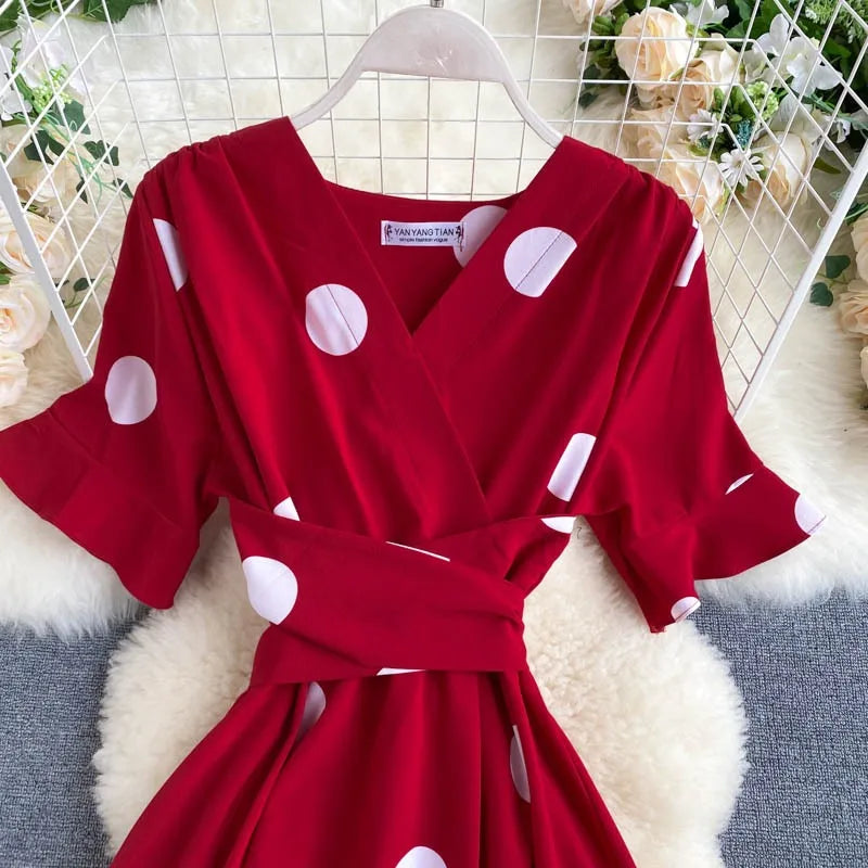 Vestido feminino verão com estampa de poá, elegante.