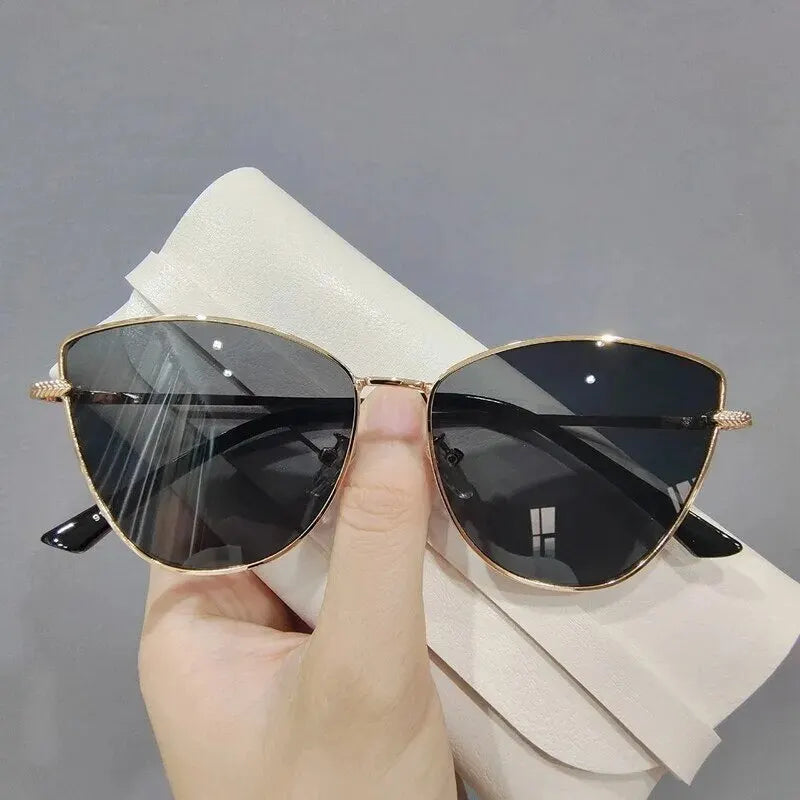 Óculos de sol retrô de metal com armação pequena estilo gatinho UV400