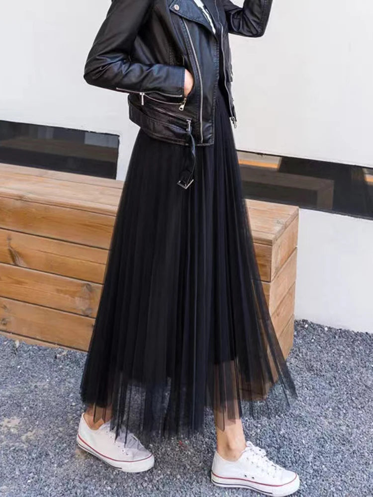 Saia de tule feminina elegante, plissada cintura alta.