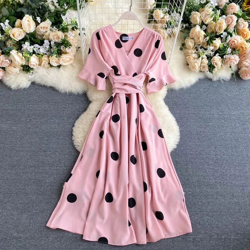 Vestido feminino verão com estampa de poá, elegante.
