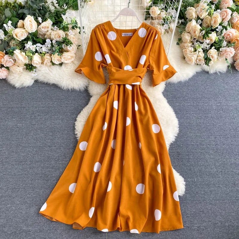 Vestido feminino verão com estampa de poá, elegante.