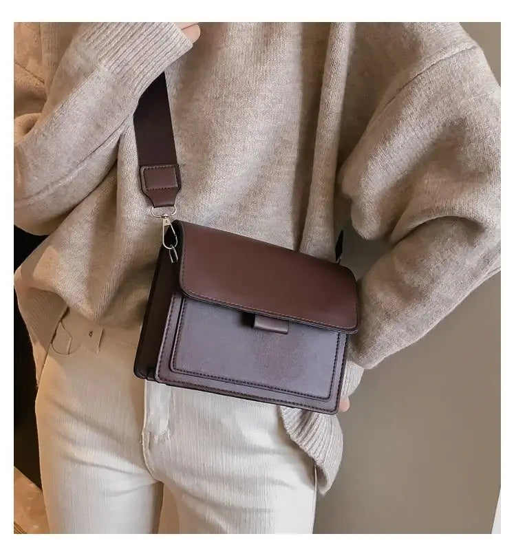 Bolsa transversal feminino ótima para viagem passeio reuniões com alça bolsa pequena.