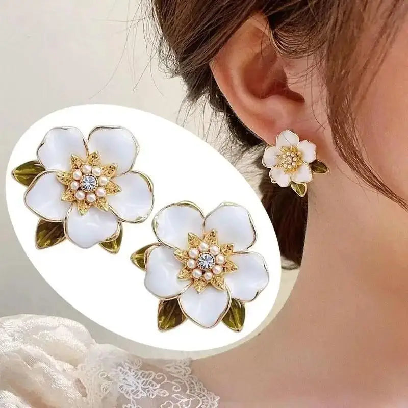 Brincos de flores verdes para moda feminina com folhas de zircônia de luxo.